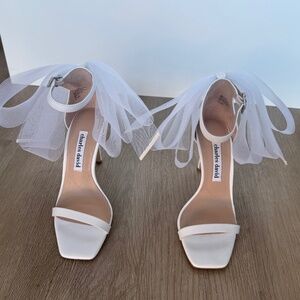 Charles David White Bow Shoes size 6.5